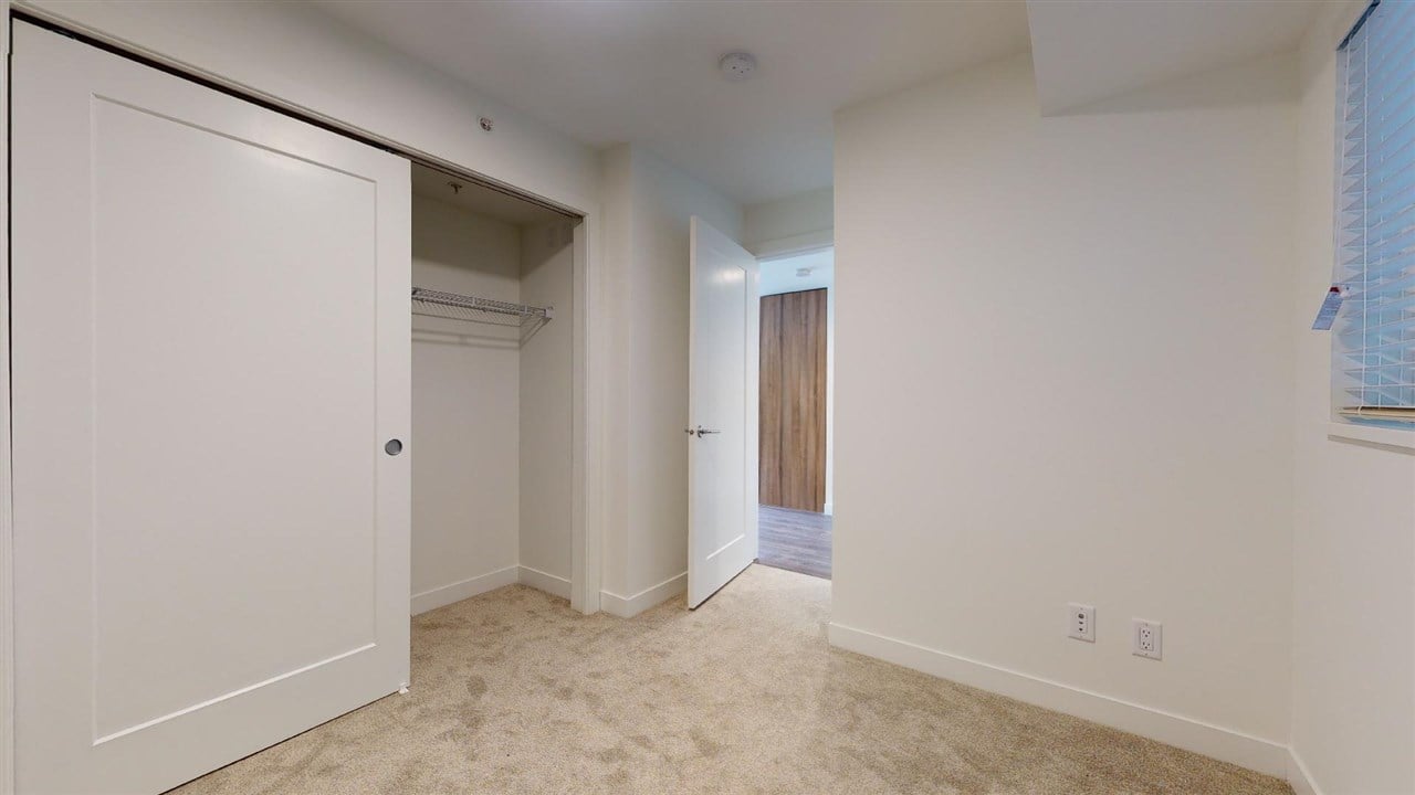 216-1365 Pemberton Ave
