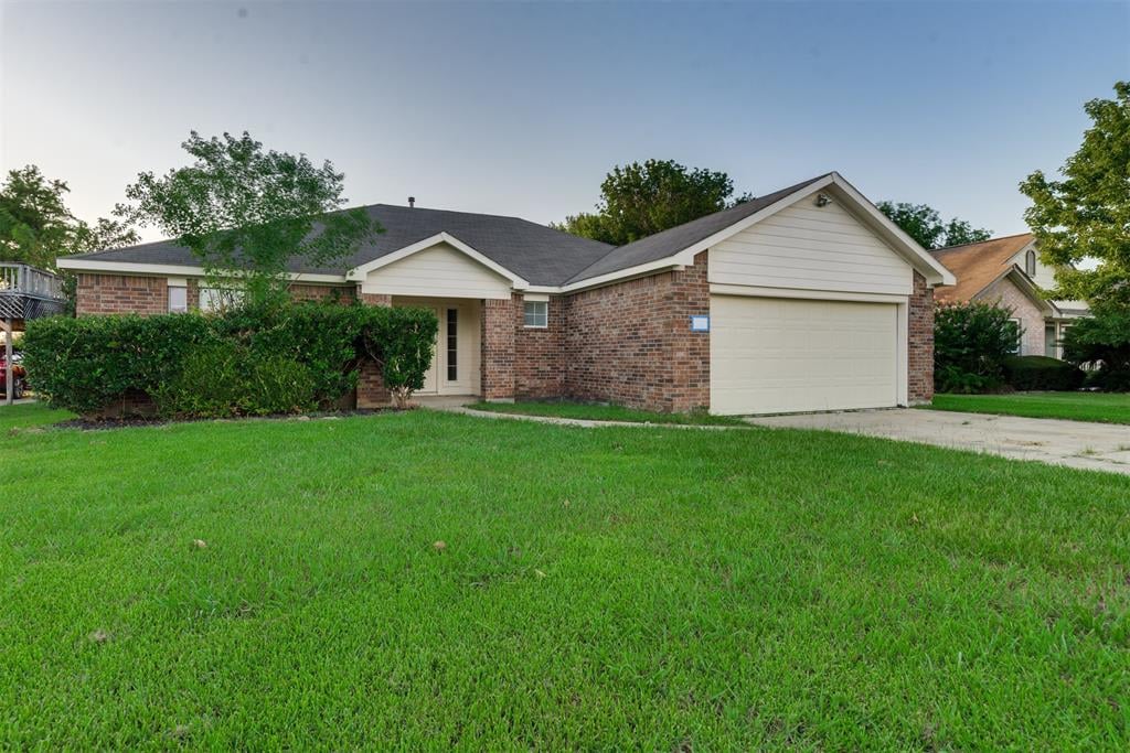 13454 Lake Breeze Ln