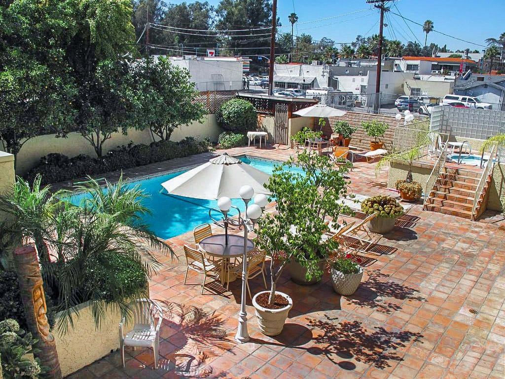 5143 Bakman Ave 103 North Hollywood, CA.