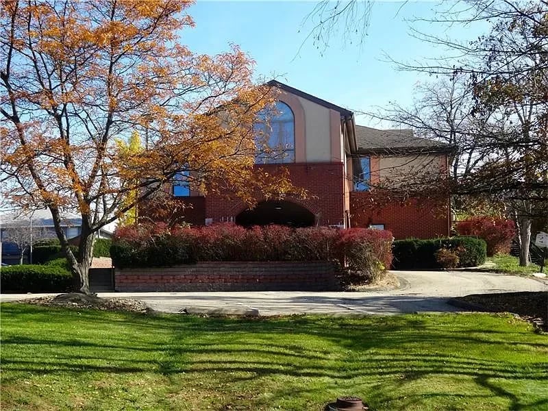 400 Locust Ave