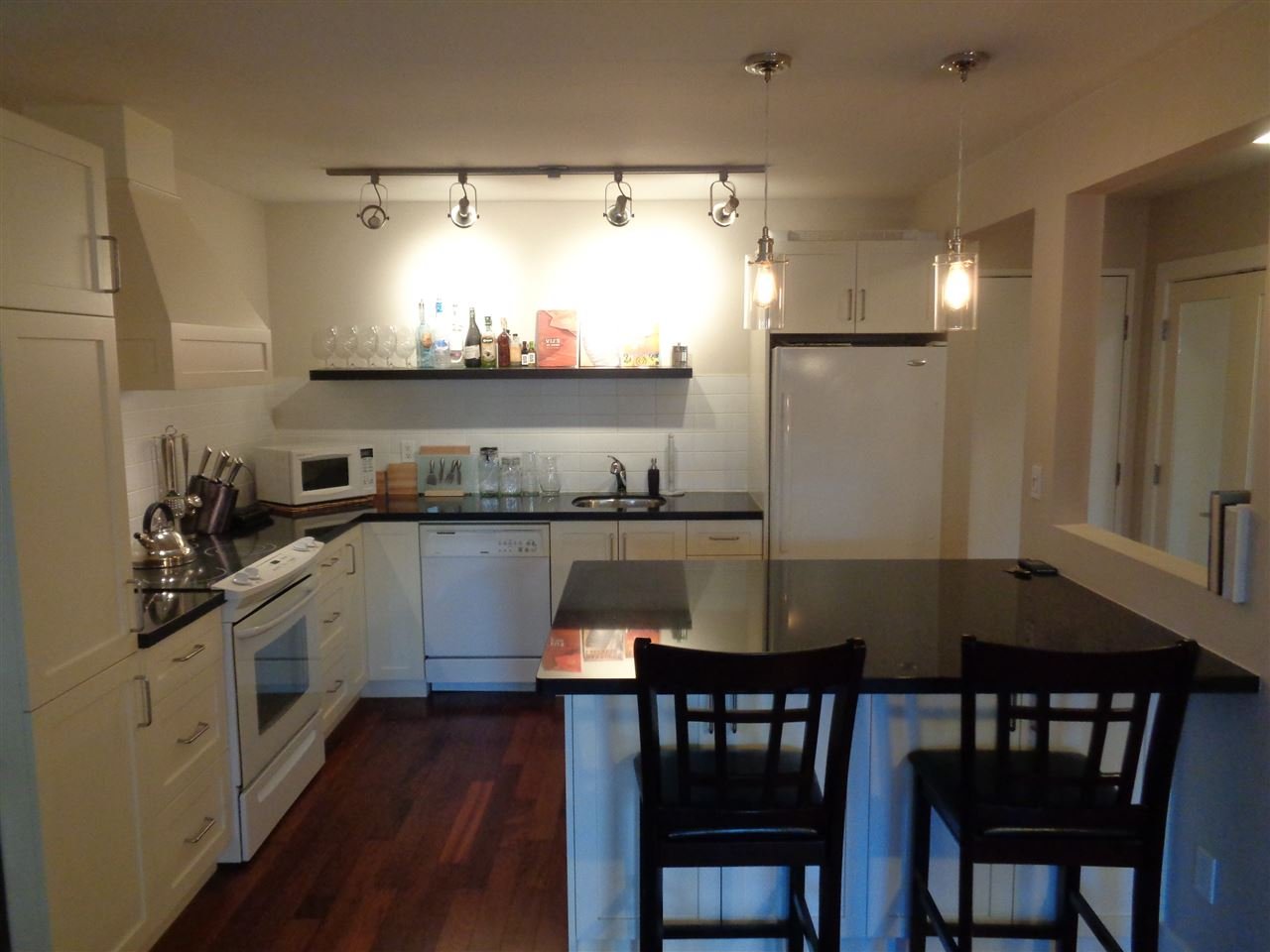 105-1551 W 11th Ave