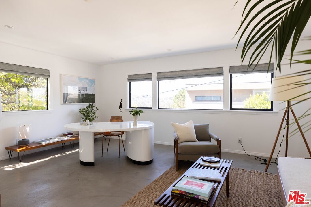 2456 Hidalgo Ave