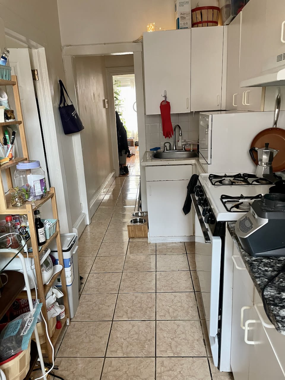 East Springfield 1 bed - Pet Friendly w/ Heat and Hot water included! 