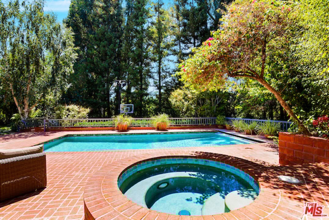 Ridge Oasis