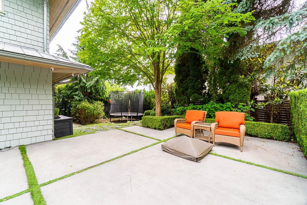 2920 Altamont Cres