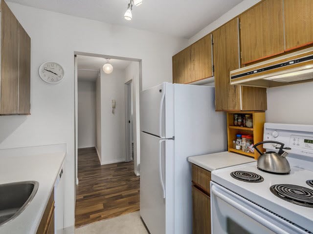 304-1933 W 5th Ave