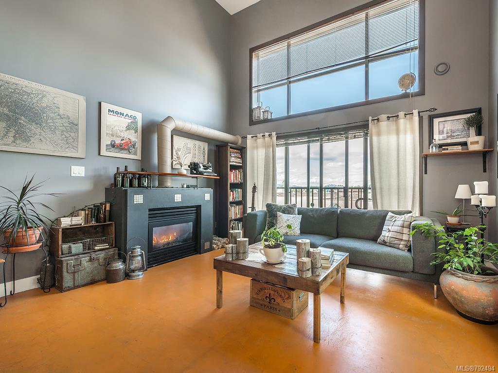303-555 Chatham St