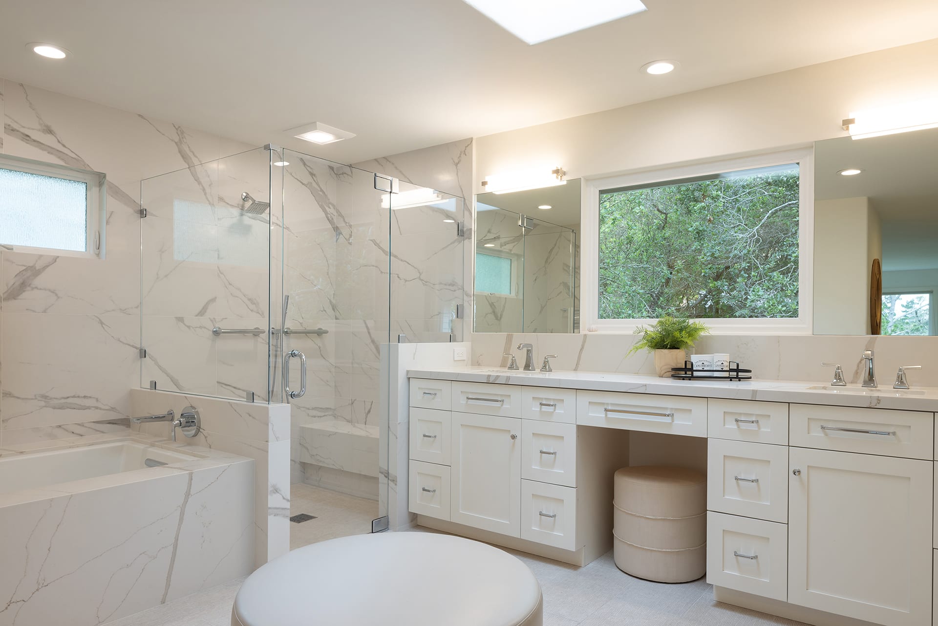 Spacious Monterey Haven - 450 Dry Creek Road