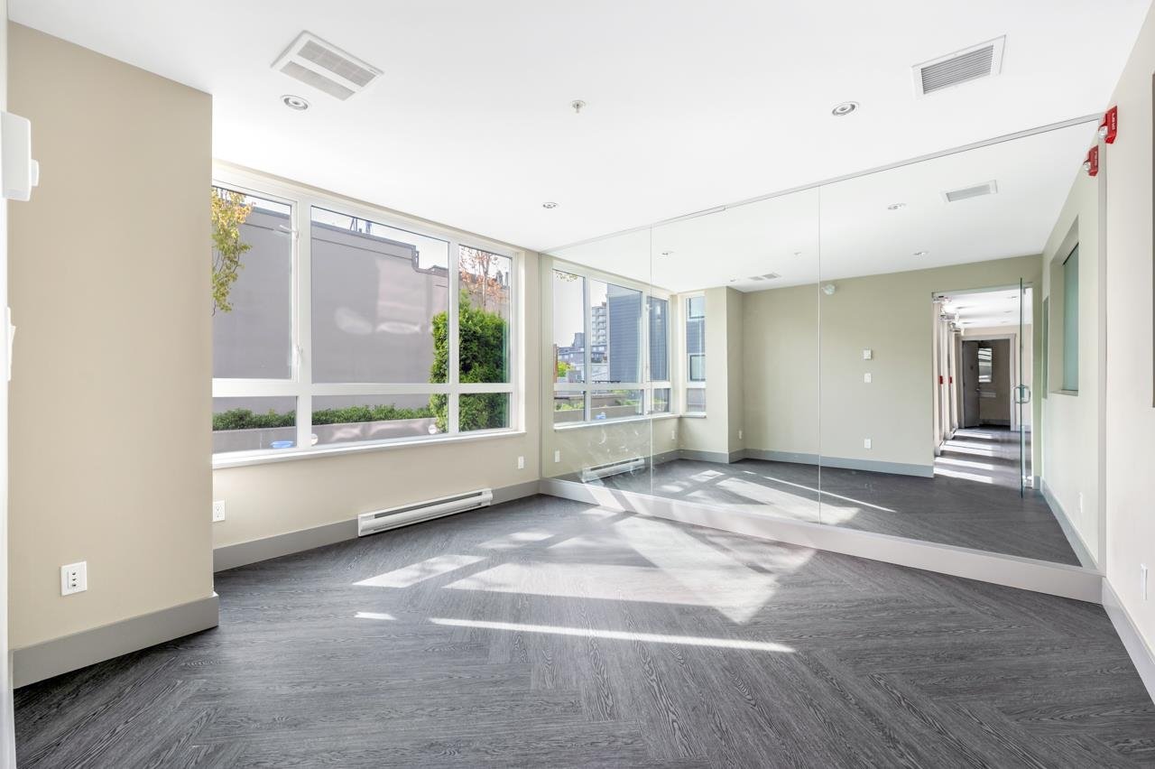 102-1306 5th Ave