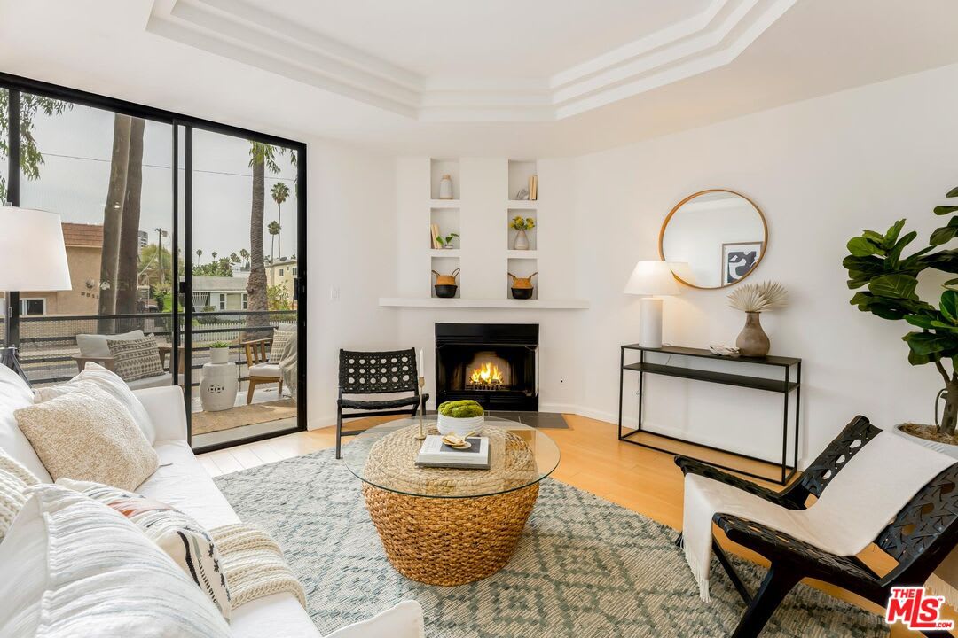 2500 Abbot Kinney Blvd #8