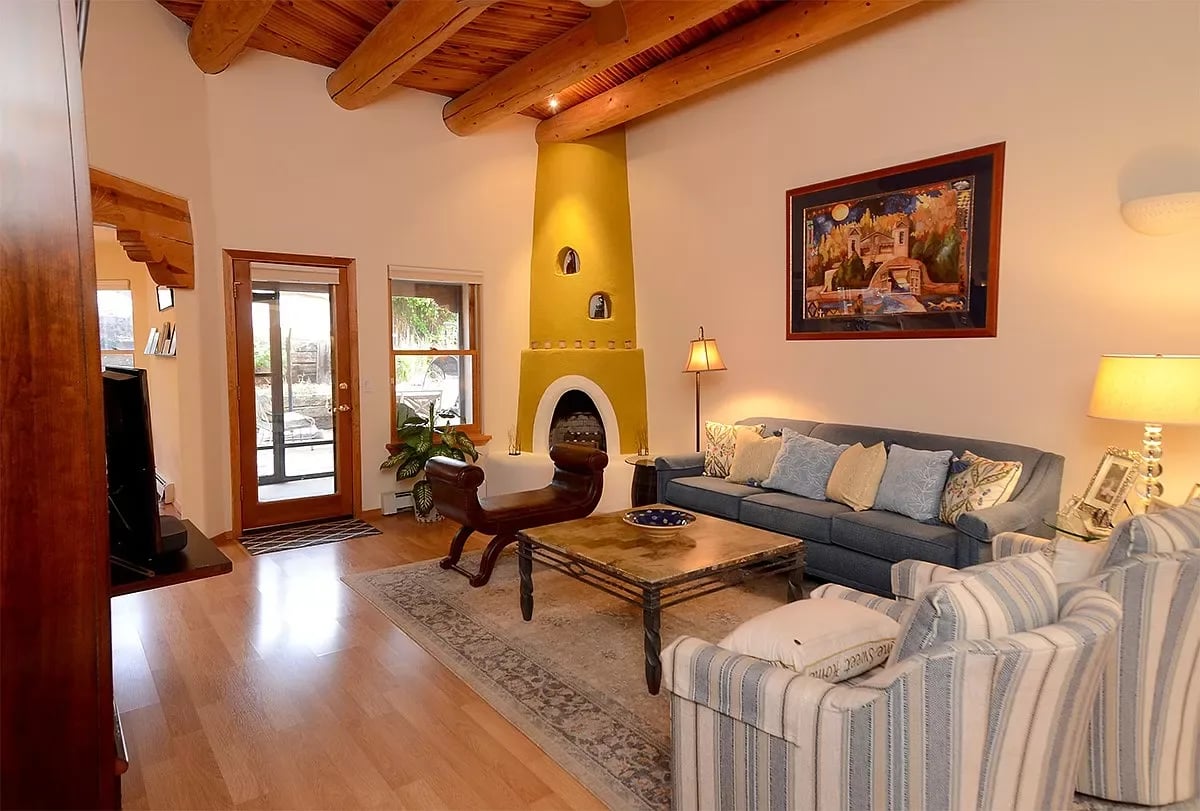 4002 Painted Pony Cir