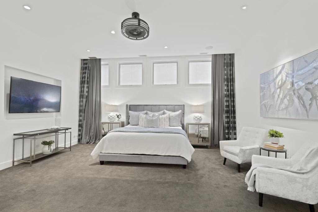 4 Bedroom with Rooftop Located in the Heart of River North