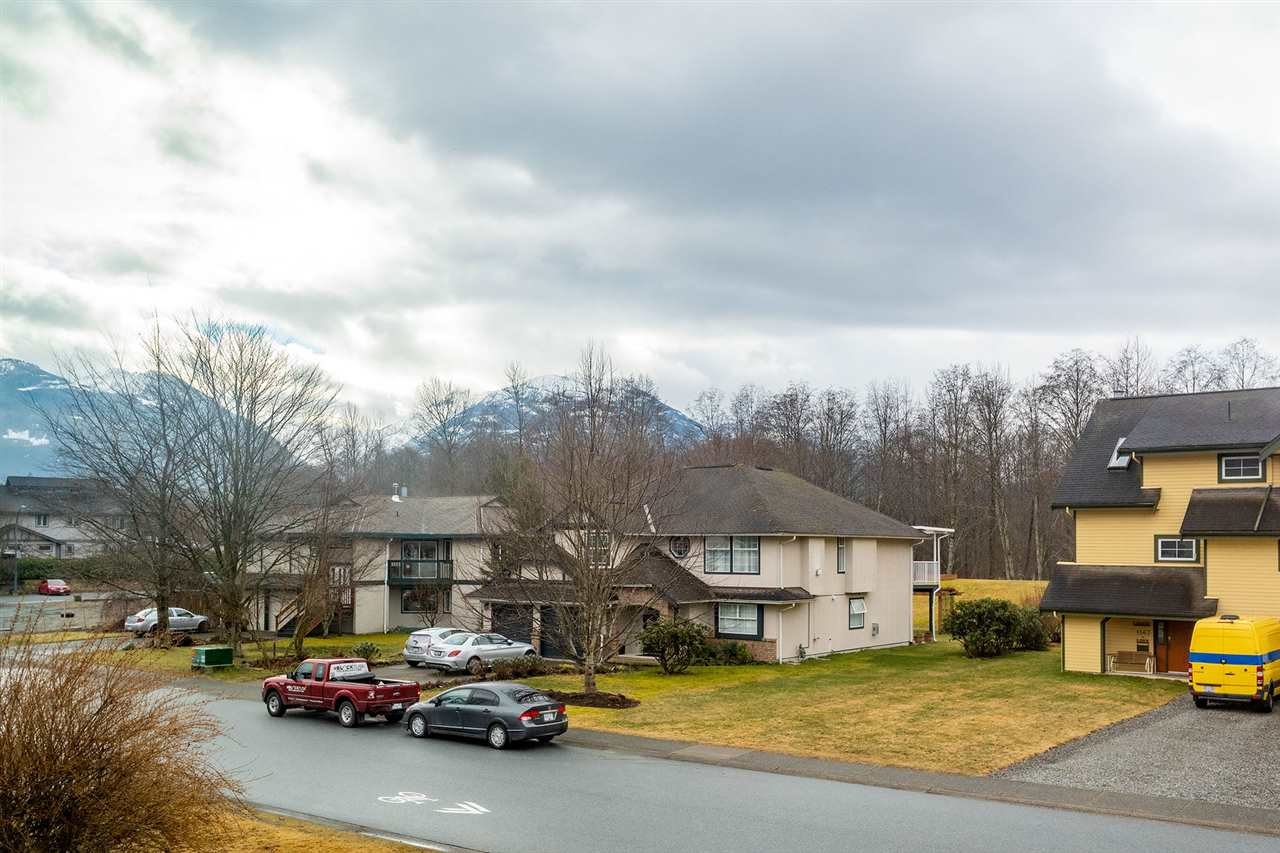 1562 Eagle Run Dr