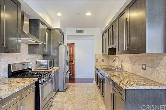 4550 Coldwater Canyon Ave #301