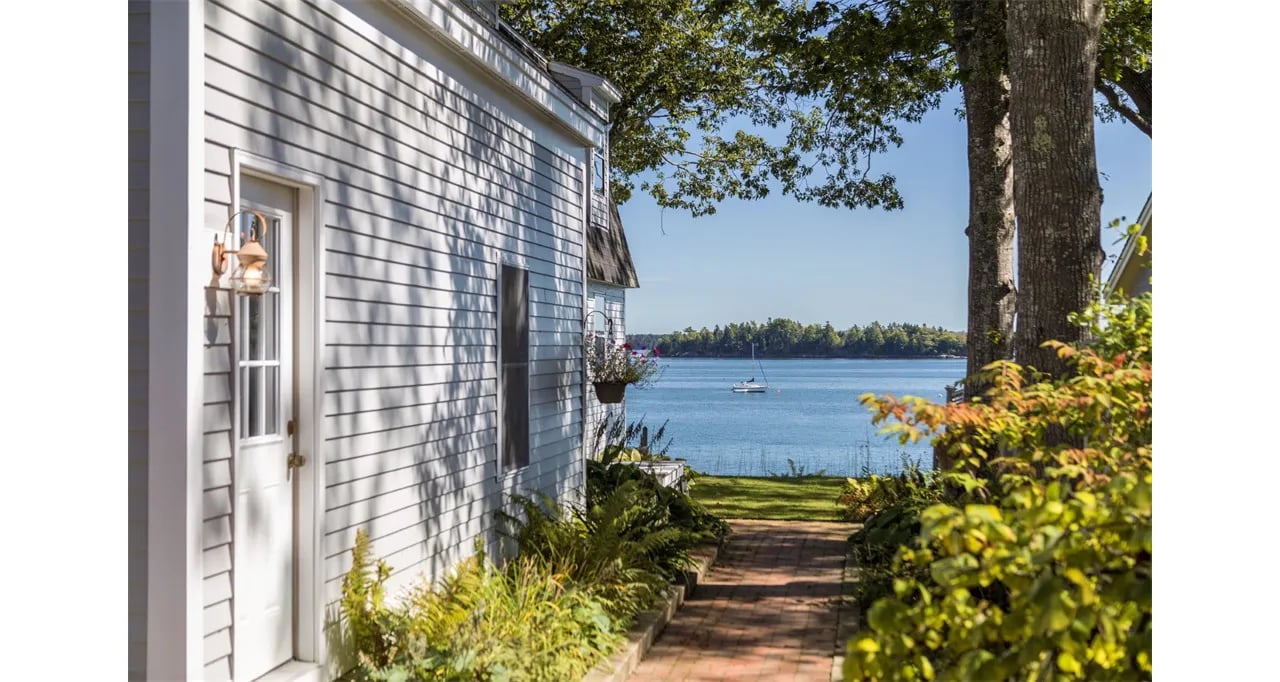 Home For Sale – 92 Maquoit Drive, Freeport, Maine 04032