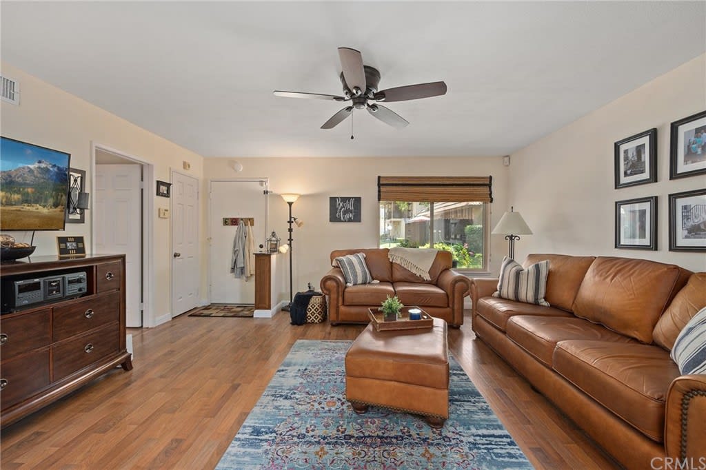 1056 Las Lomas Dr, #A