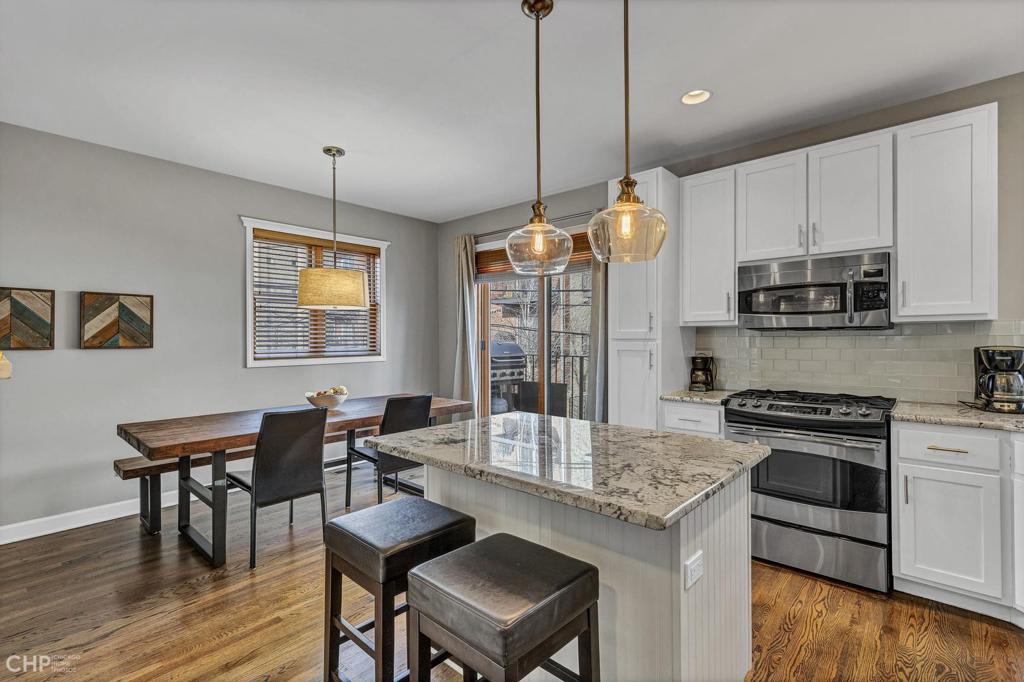 Lincoln Park Townhome: 2770 N. Wolcott #E