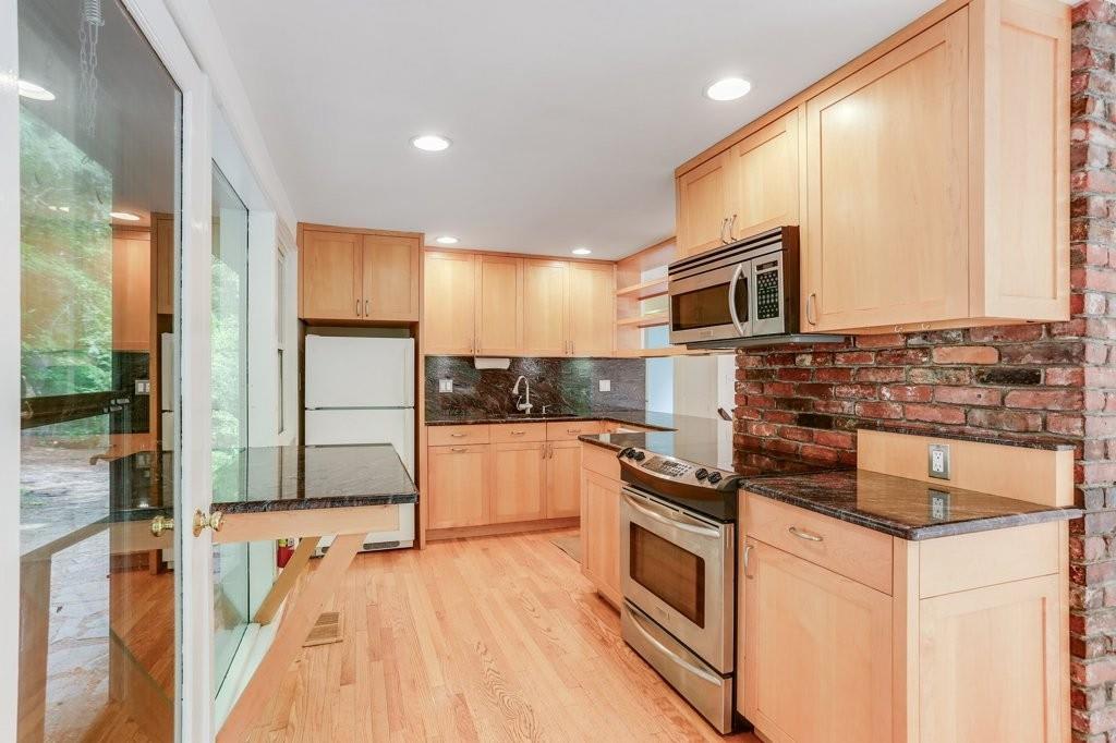 215 The Valley Road