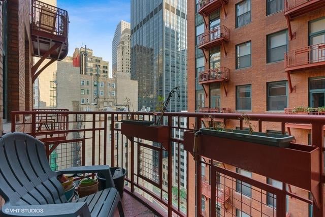 208 W Washington St #1406