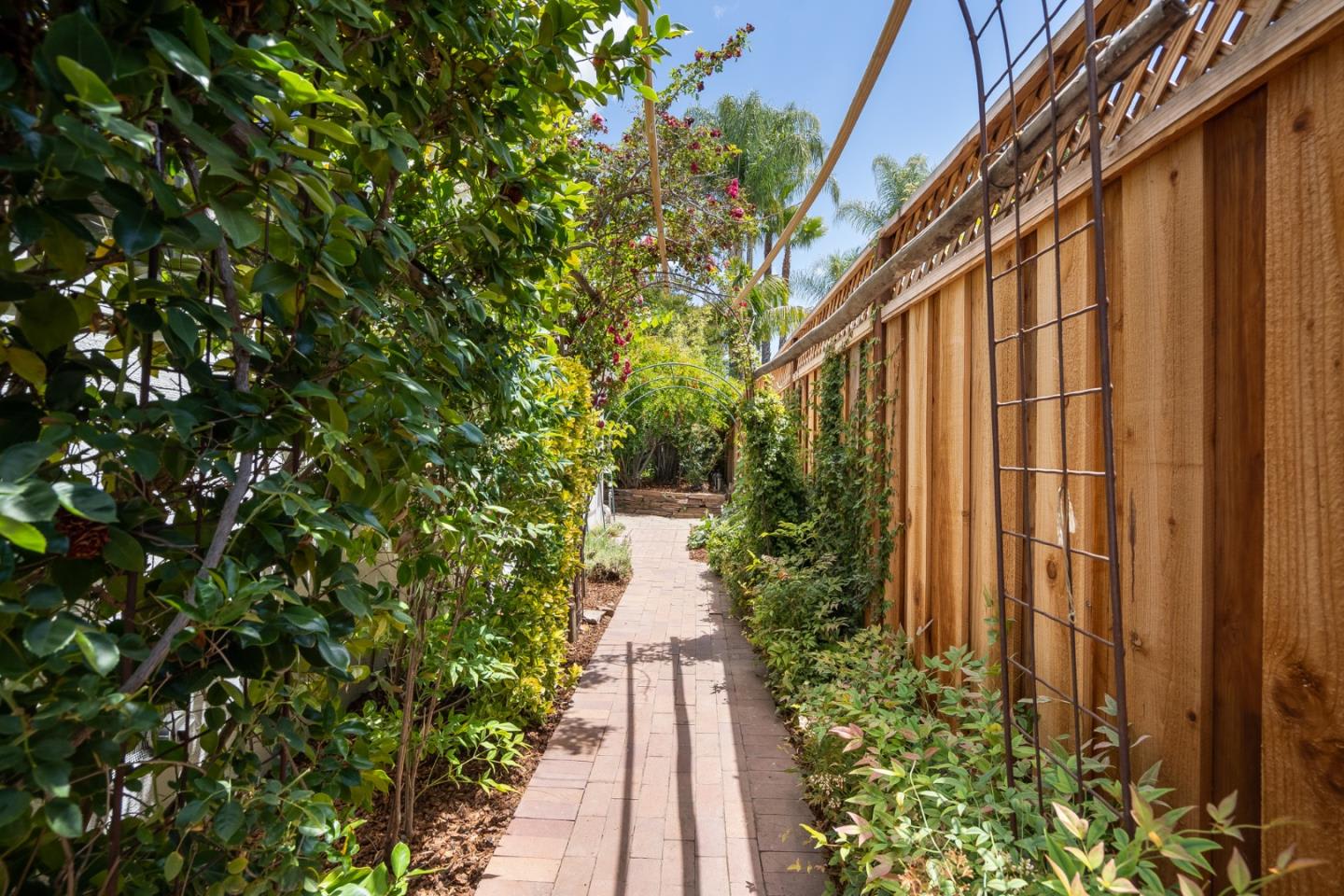 15720 Loma Vista Ave, Los Gatos, CA 95032-3637