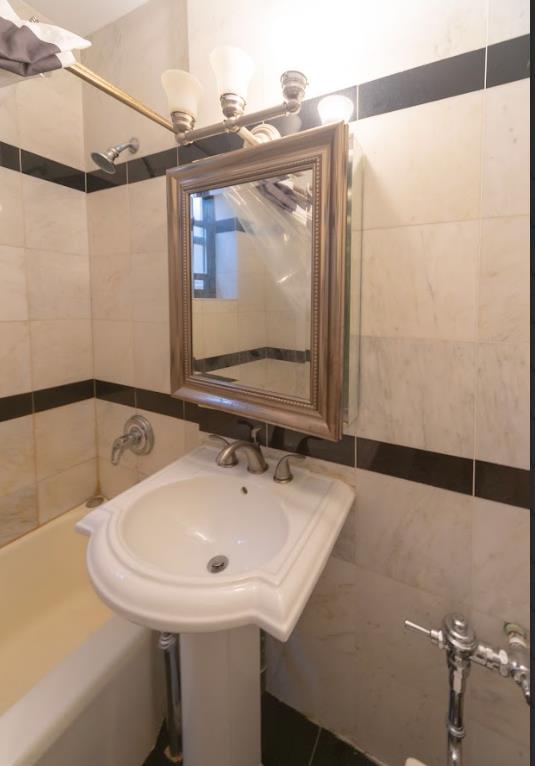 210 East 38th Street, Apt 4-E