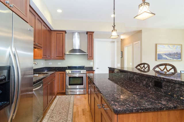 711 W GRAND AVE, #303