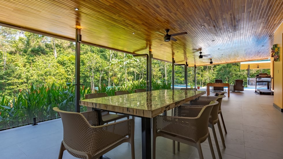 CUSTOM BUILT LUXURY RETREAT WITH GUEST VILLAS IN OJOCHAL