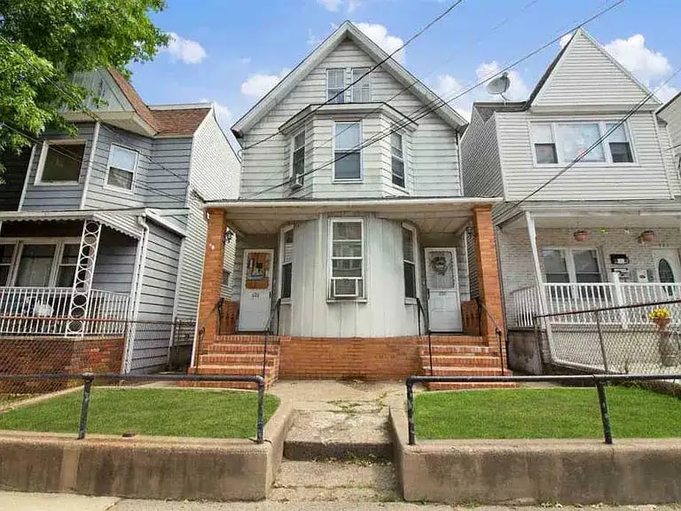 123 W 22nd St, Bayonne, NJ 07002