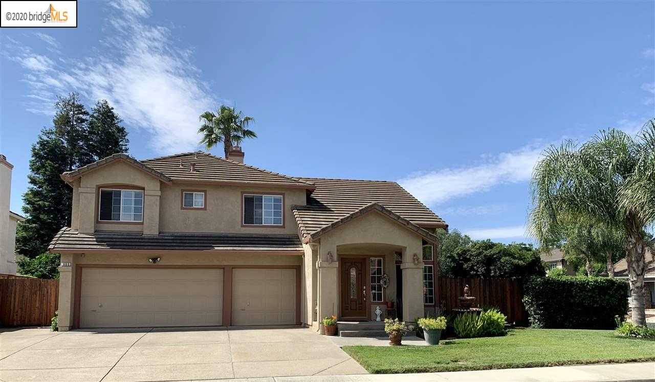 990 Woodsong Ln