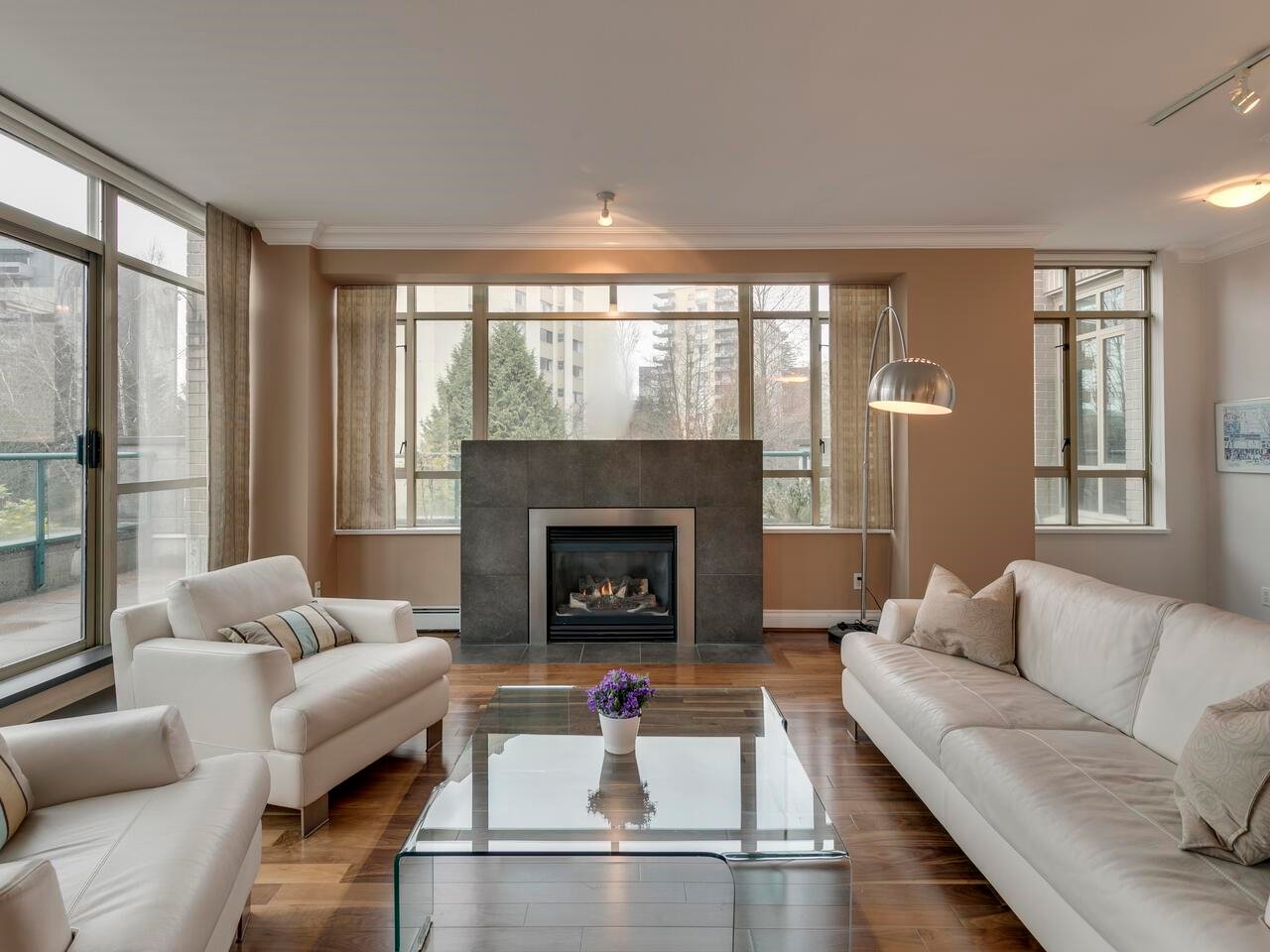 202-1896 Marine Dr