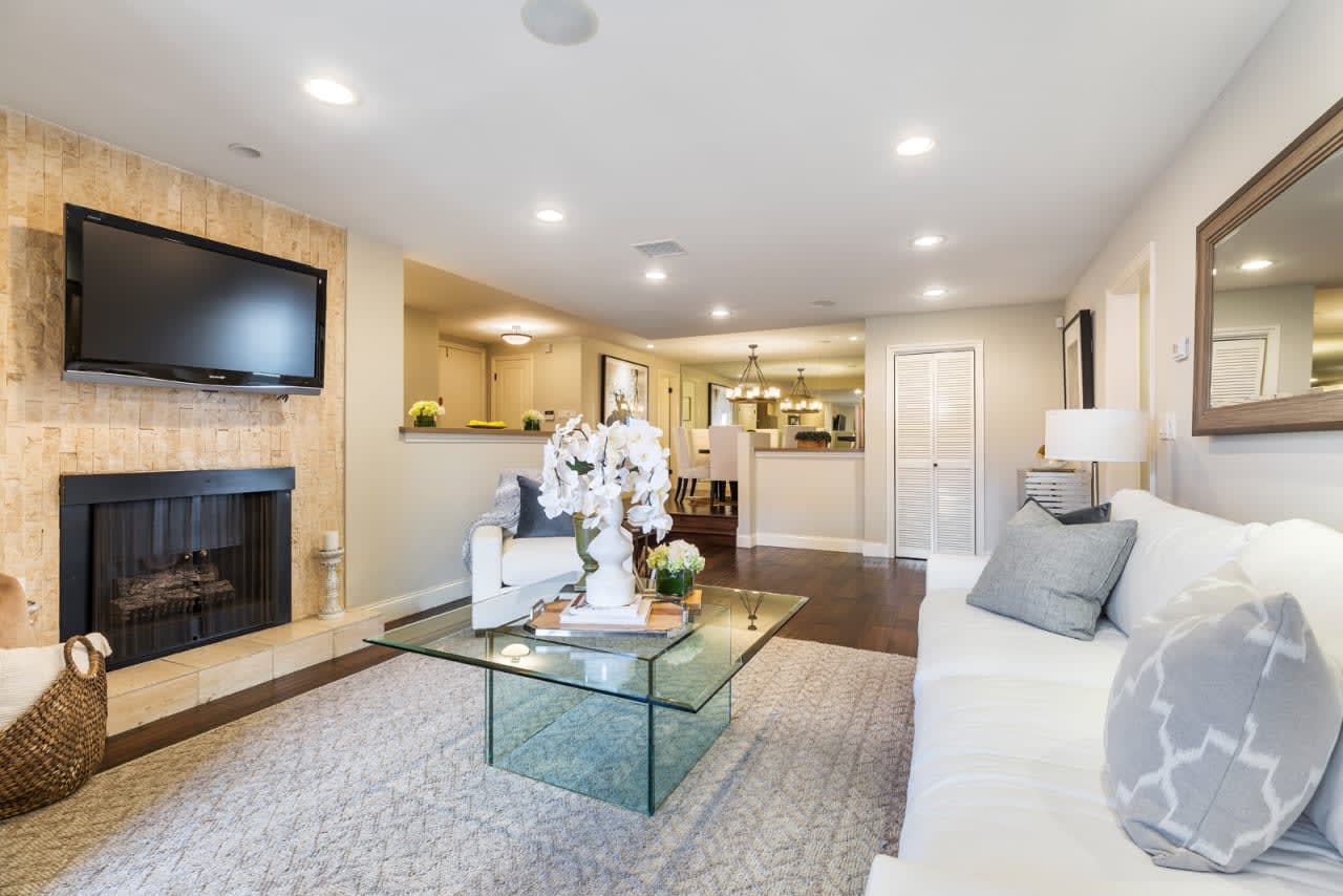 137 S Palm Drive #406