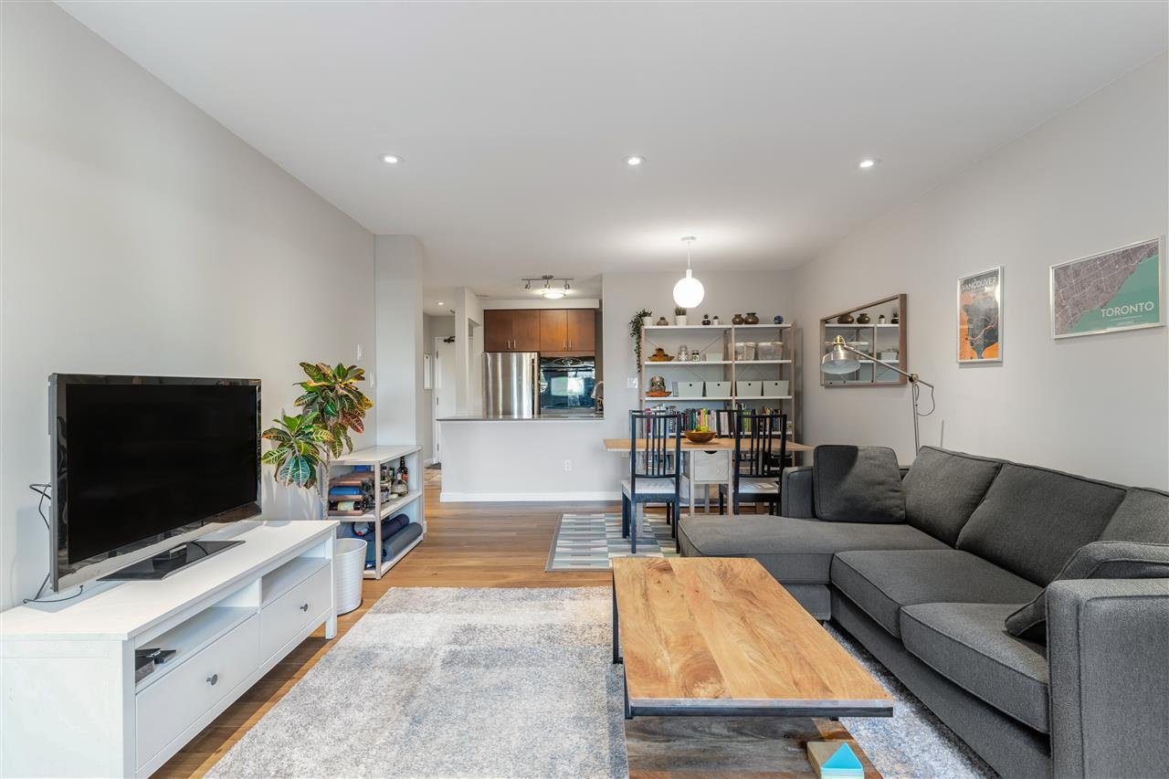 317-555 W 14th Ave
