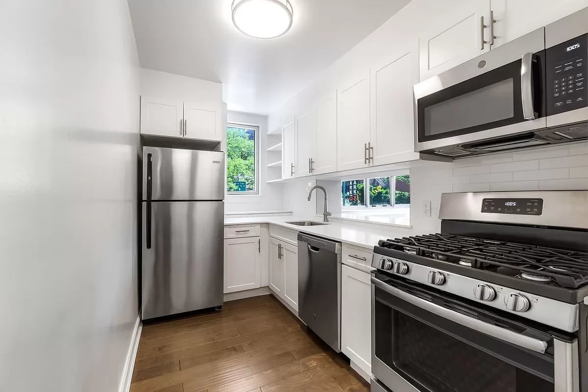 308 E 38th St, #$3E