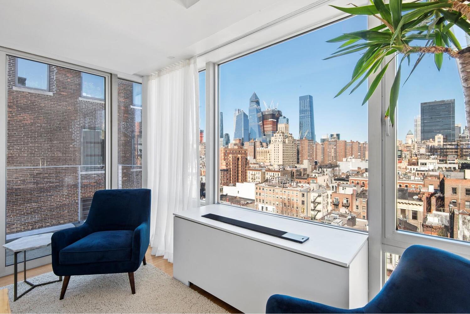 245 W 19th St, Unit PH3