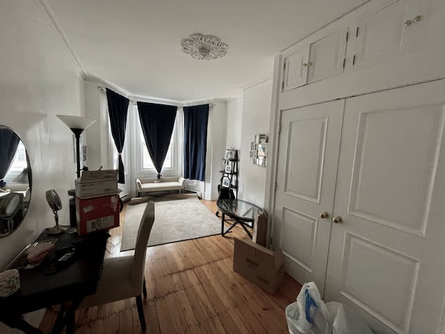 Warren Avenue - 2 bedroom 1 bathroom w. private Yard and In-unit Laundry! 