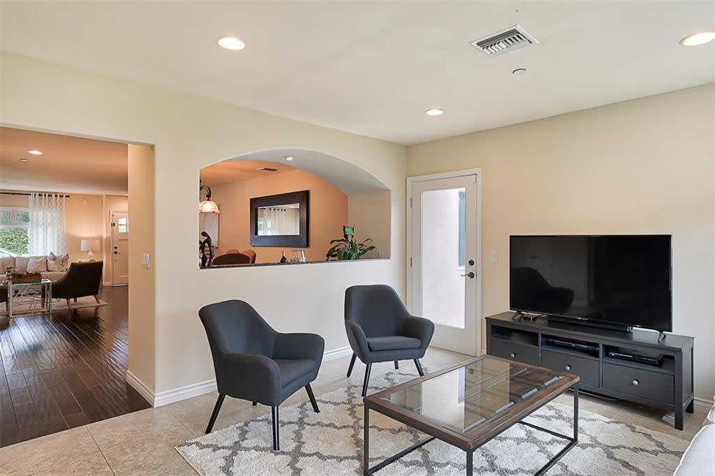 1810 W Oak St Burbank CA