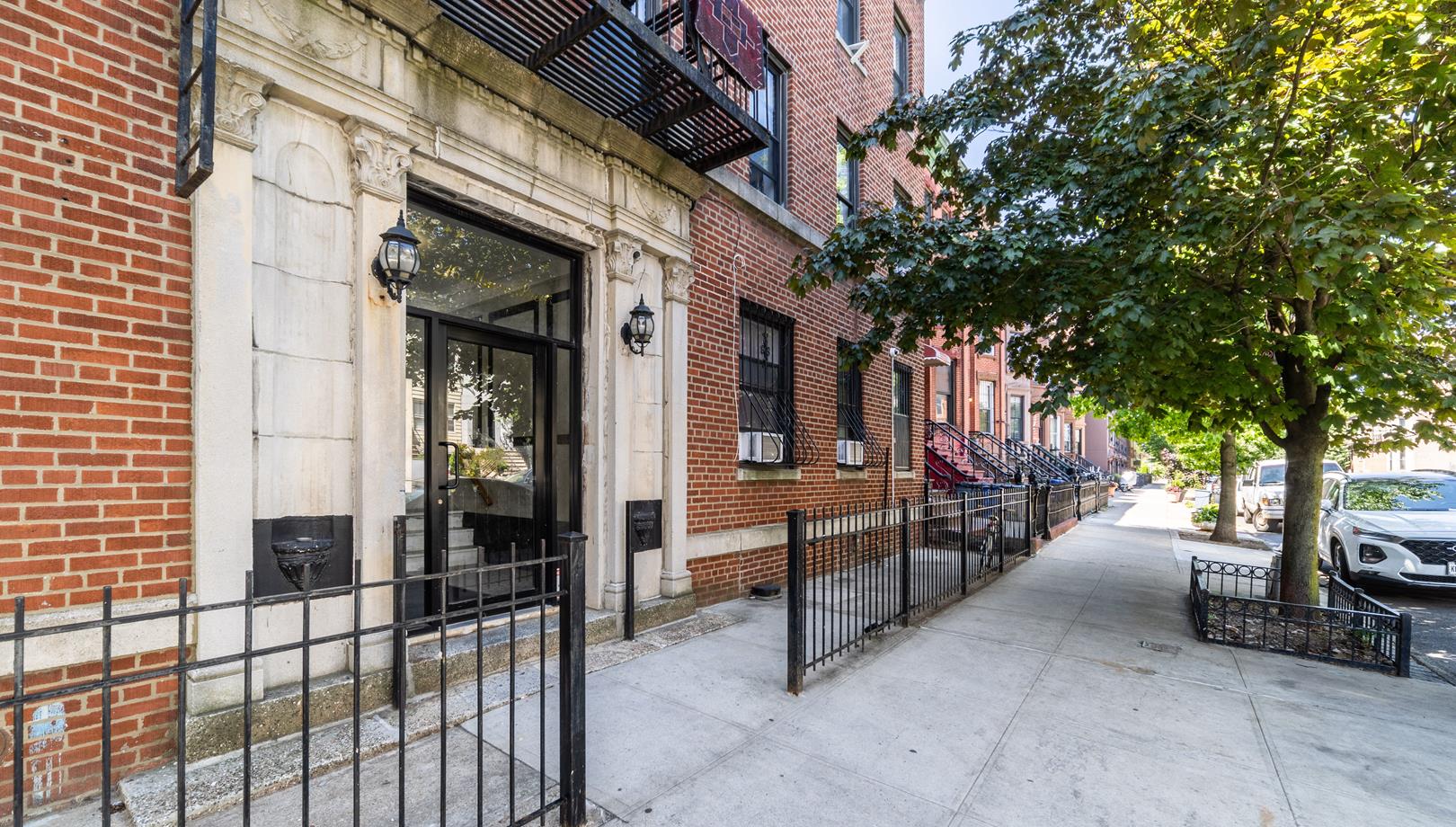 216 Macon Street, Apt 1