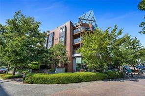 104-300 Waterfront Cres