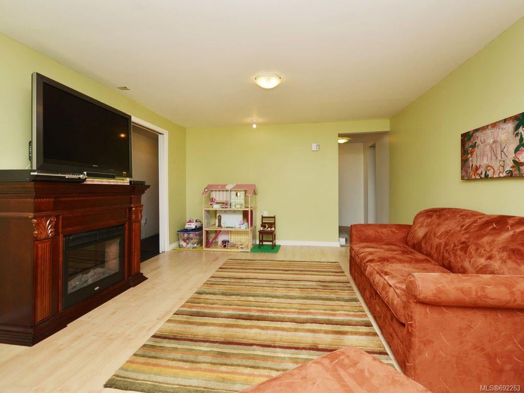 566 Ledsham Rd, Colwood