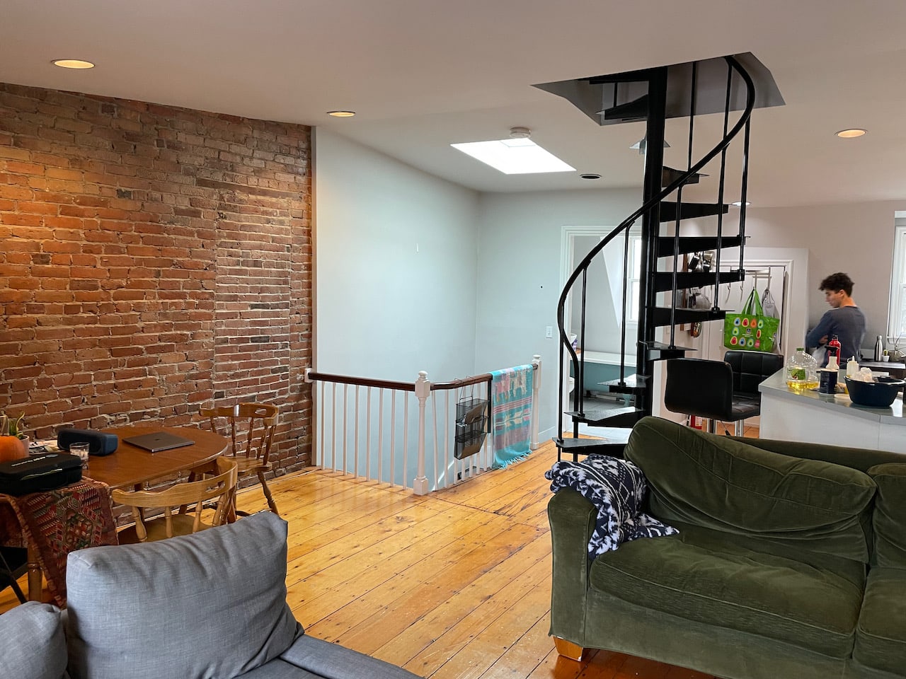 JUNE - Unique Duplex 2 Bedroom 2 Bathroom w/ Roof Access & Common Laundry! 