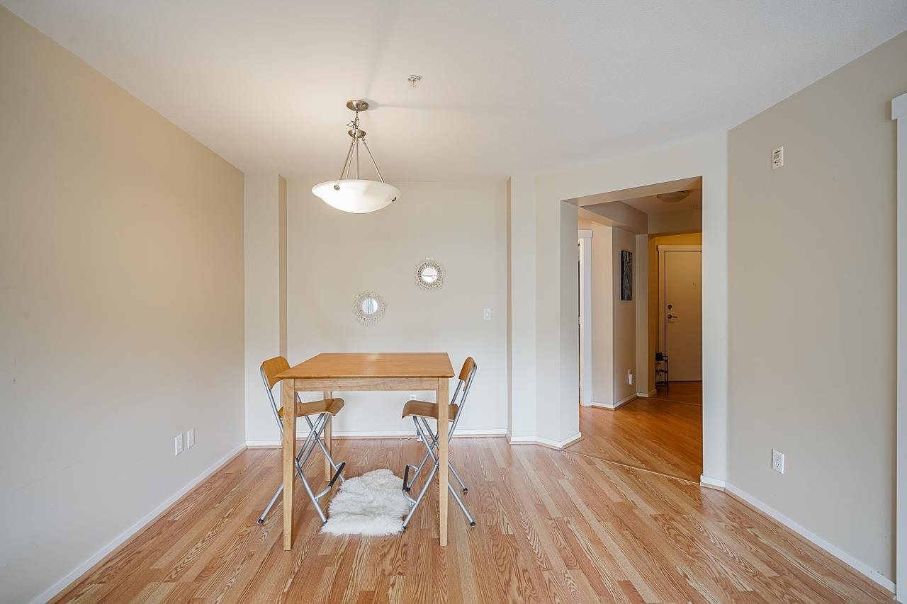316-9319 University Cres