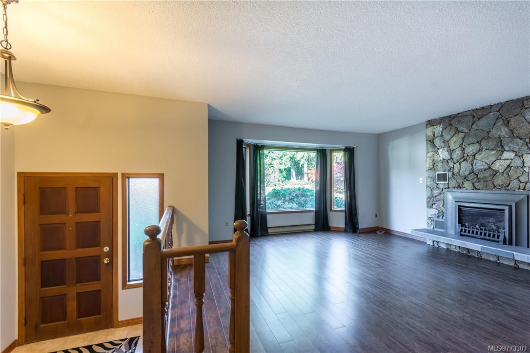 8733 Forest Park Dr, North Saanich