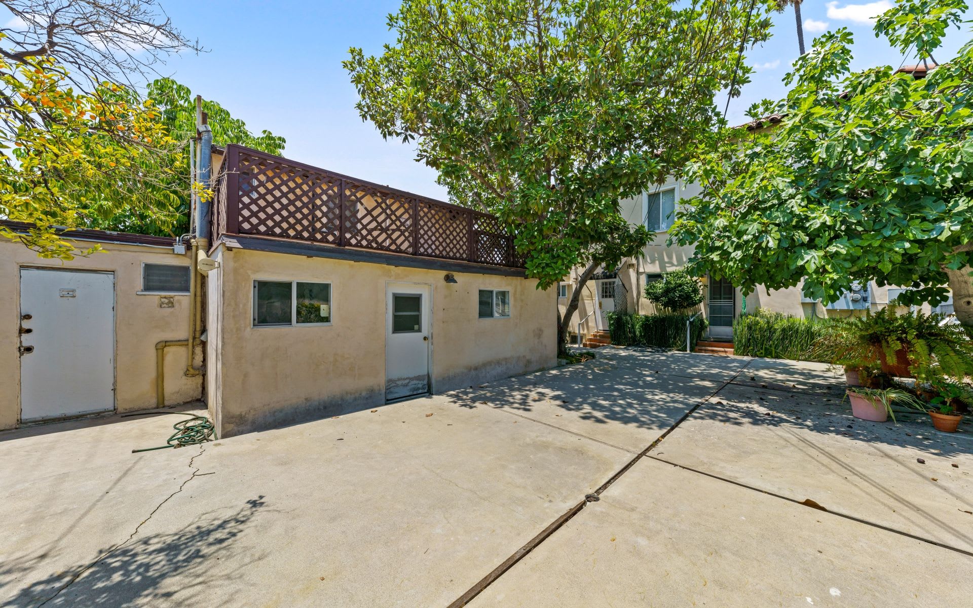 3104 S BEVERLY DR