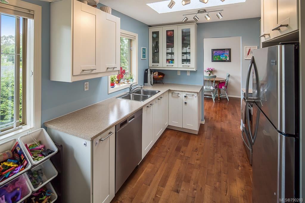 1366 Charles Pl