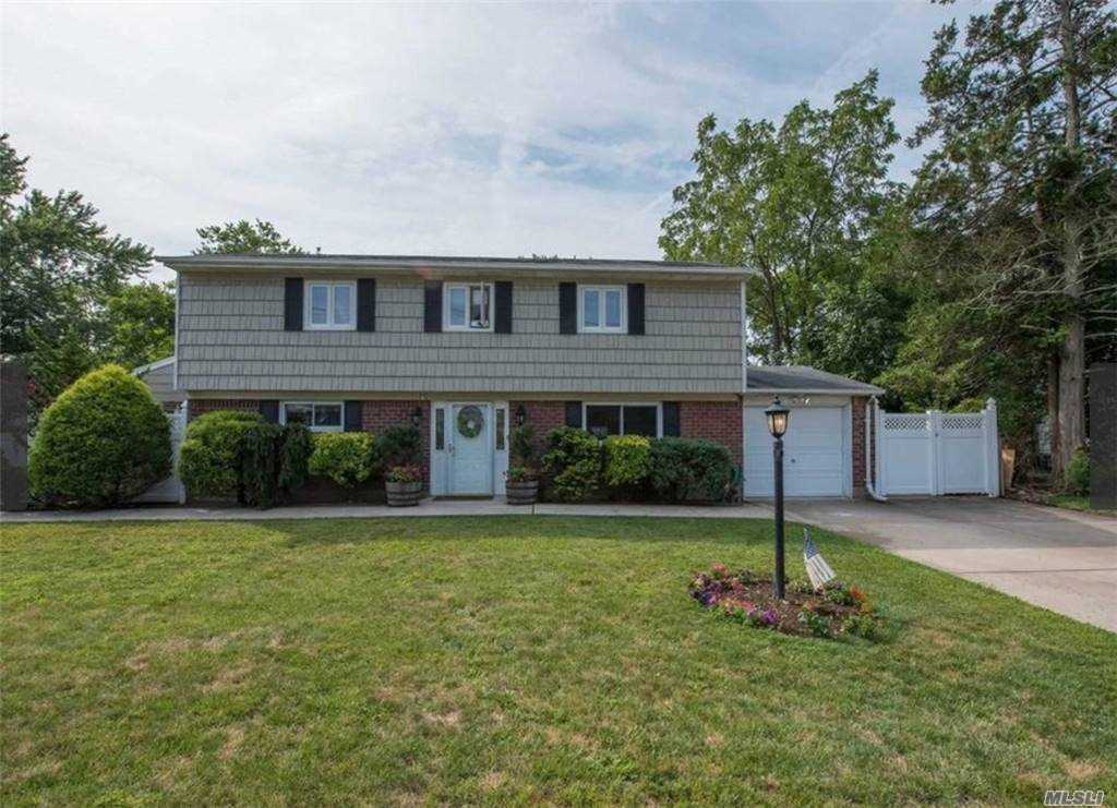 212 Haypath Rd, Old Bethpage