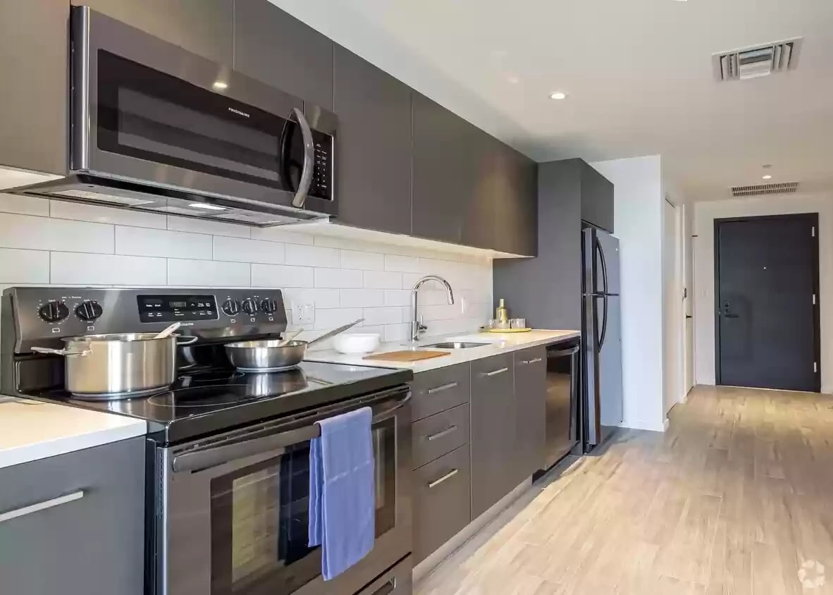 301 SW 1st Ave, Apt 1414 