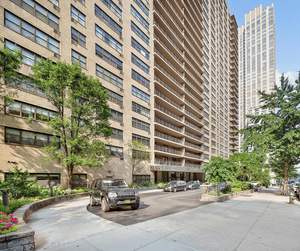 Lincoln Towers New York: 205 West End Avenue 