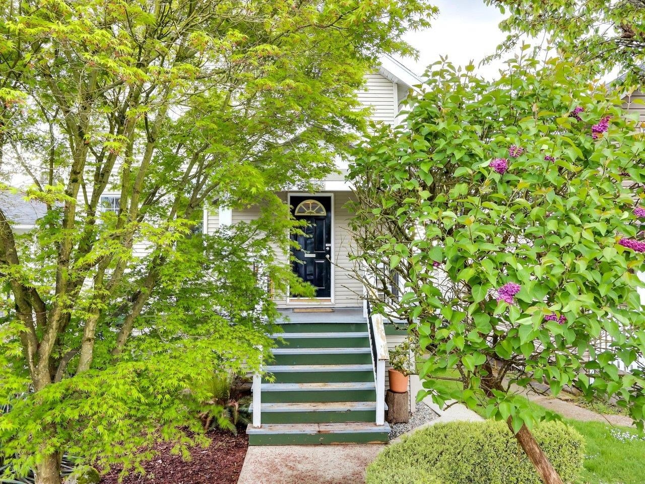 225 W 5th St