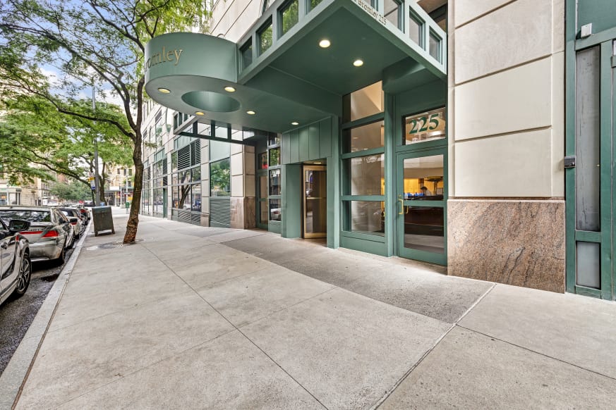 225 W 83rd St, #18A