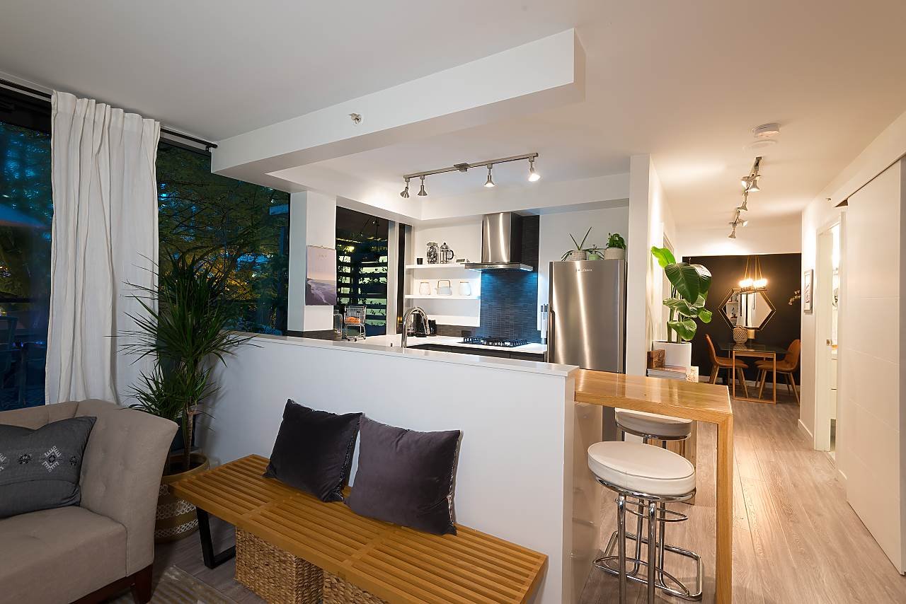 202-1003 Burnaby St